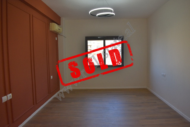 Apartament 1+1 per shitje ne rrugen Foto Xhavella ne Tirane.
Apartamenti pozicionohet ne katin e ka